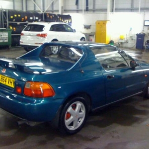 old picture of my del sol before i got it restored and reprayed daytona grey pearl !!!