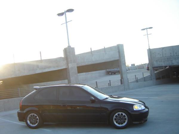 Early on pics of the car. It came tinted. First set of rims after the EM1 Si rims: Mugen CF-48s.