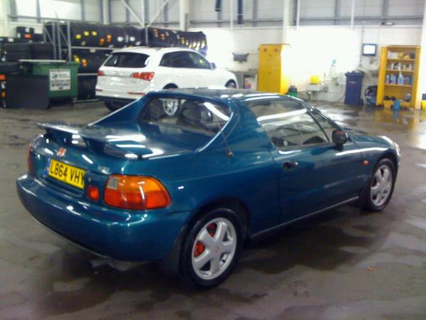 old picture of my del sol before i got it restored and reprayed daytona grey pearl !!!